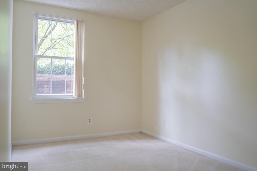 12102 GREEN LEAF COURT Unit: 102
