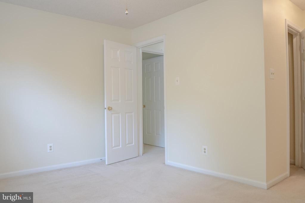 12102 GREEN LEAF COURT Unit: 102