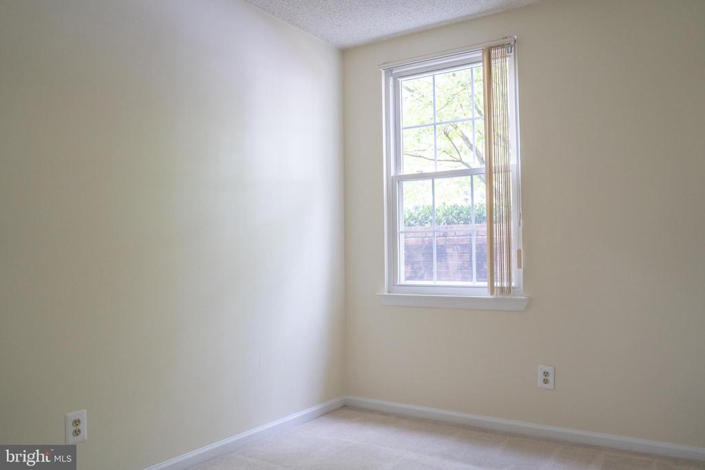 12102 GREEN LEAF COURT Unit: 102
