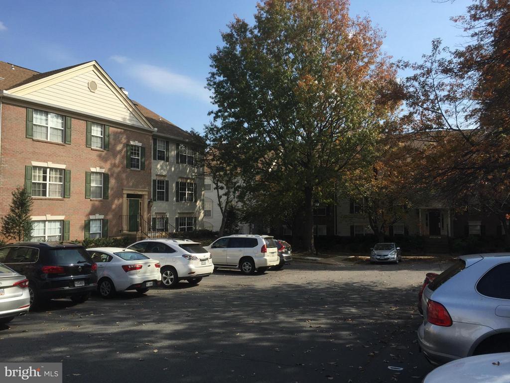 12102 GREEN LEAF COURT Unit: 102