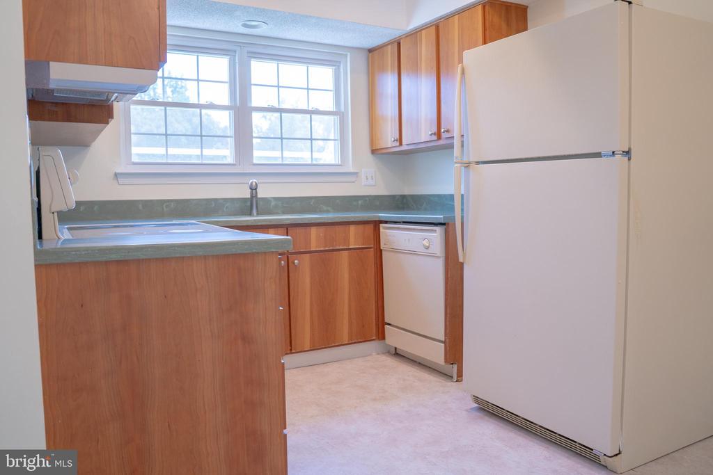 12102 GREEN LEAF COURT Unit: 102