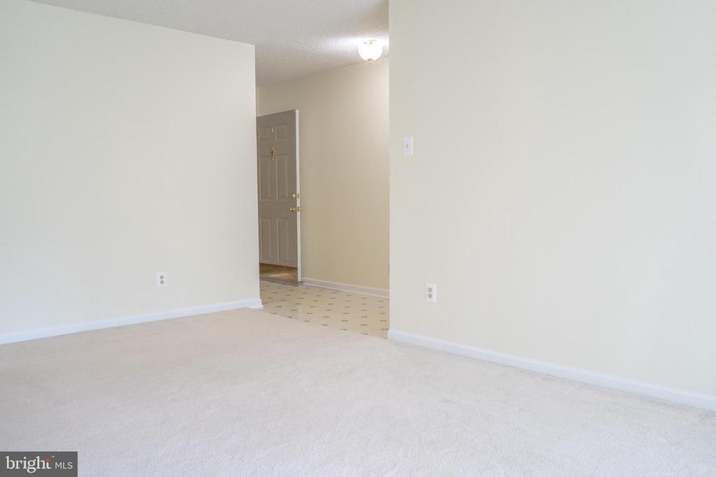 12102 GREEN LEAF COURT Unit: 102