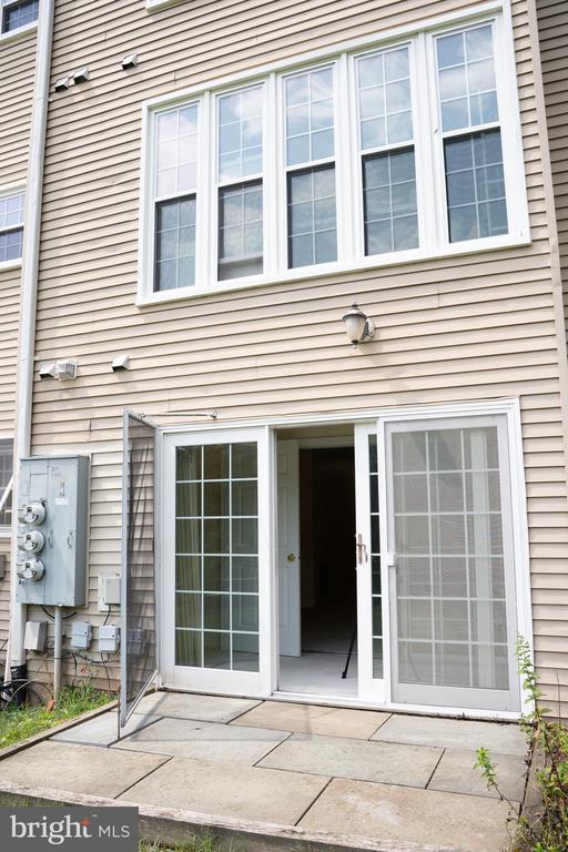 12102 GREEN LEAF COURT Unit: 102