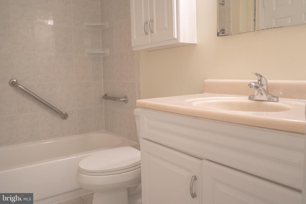 12102 GREEN LEAF COURT Unit: 102