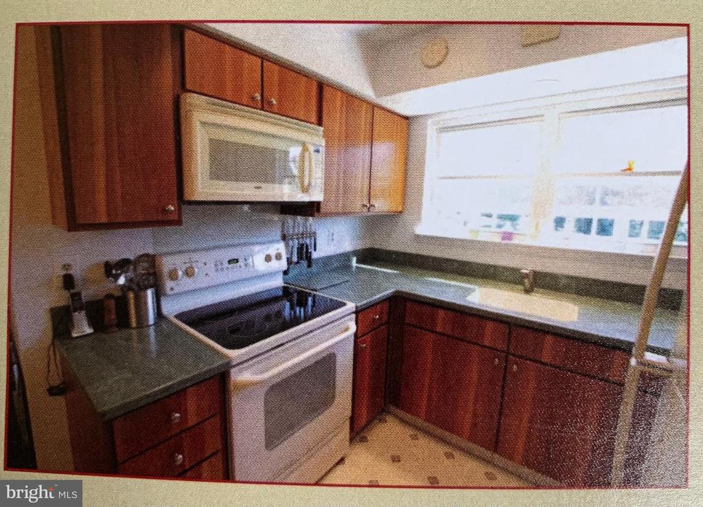 12102 GREEN LEAF COURT Unit: 102