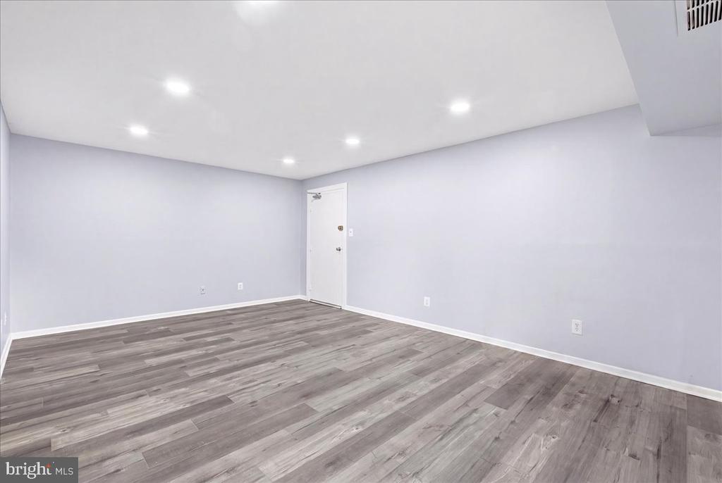 218 LOCUST STREET SE Unit: 142