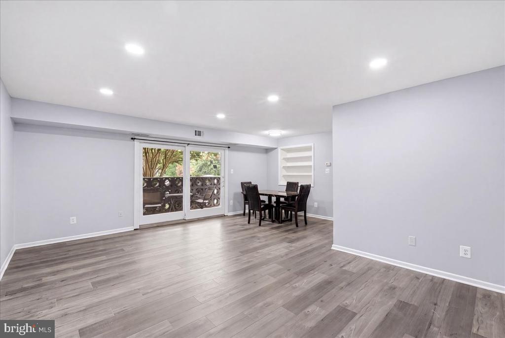 218 LOCUST STREET SE Unit: 142