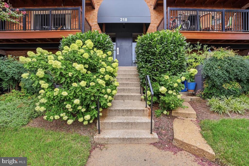 218 LOCUST STREET SE Unit: 142