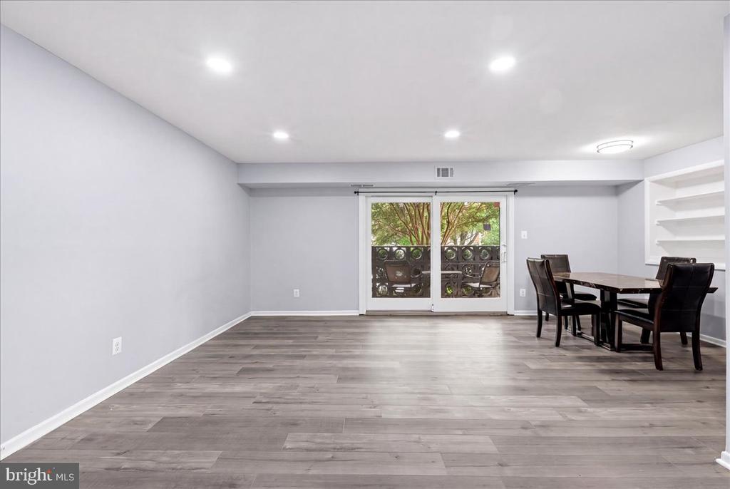218 LOCUST STREET SE Unit: 142