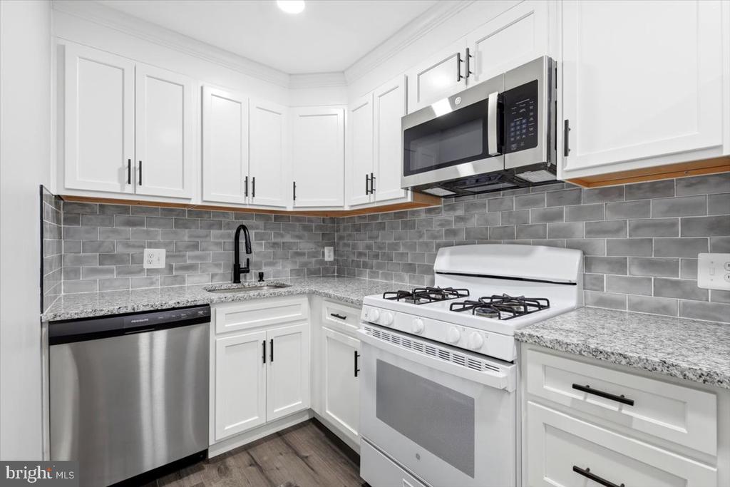 218 LOCUST STREET SE Unit: 142