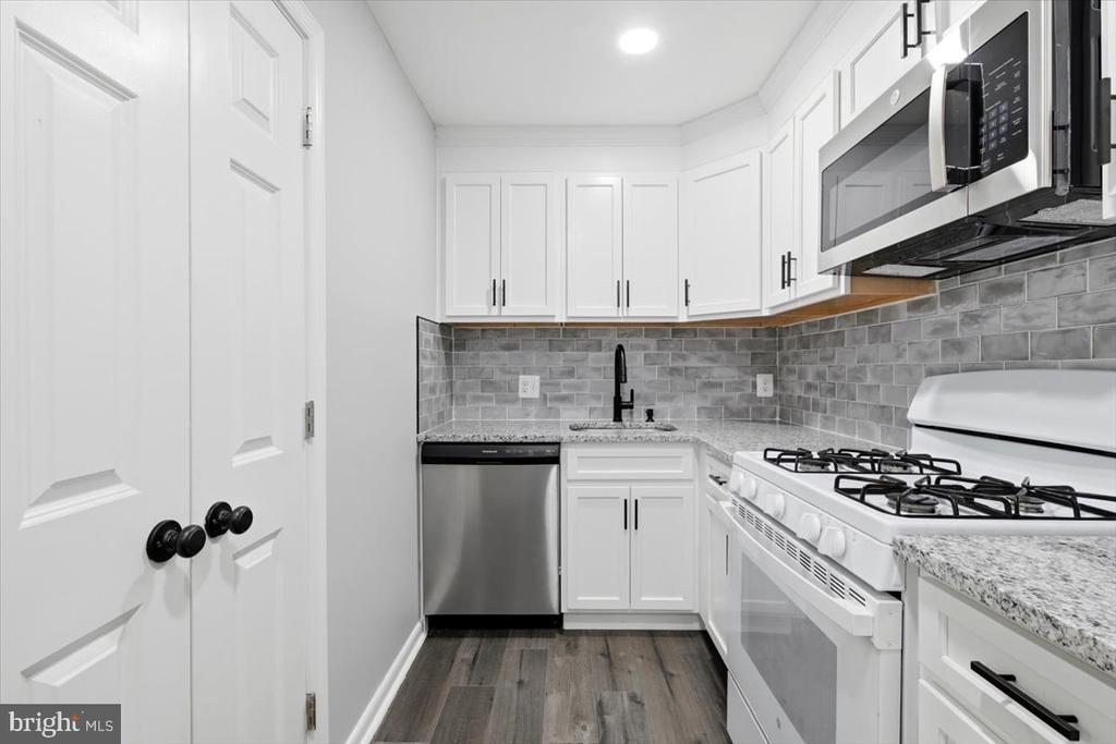 218 LOCUST STREET SE Unit: 142