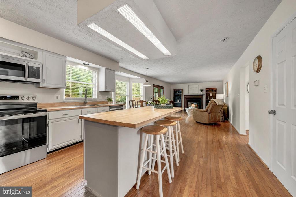 1425 CELLAR CREEK WAY