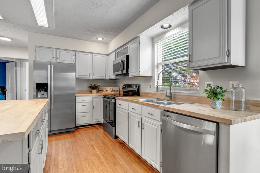 1425 CELLAR CREEK WAY