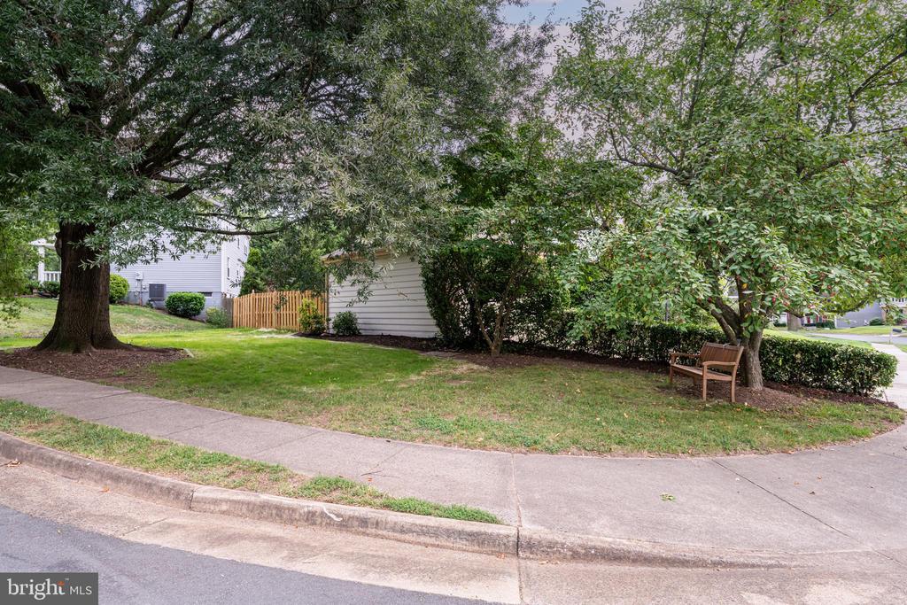 1425 CELLAR CREEK WAY