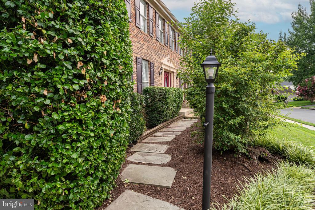 1425 CELLAR CREEK WAY