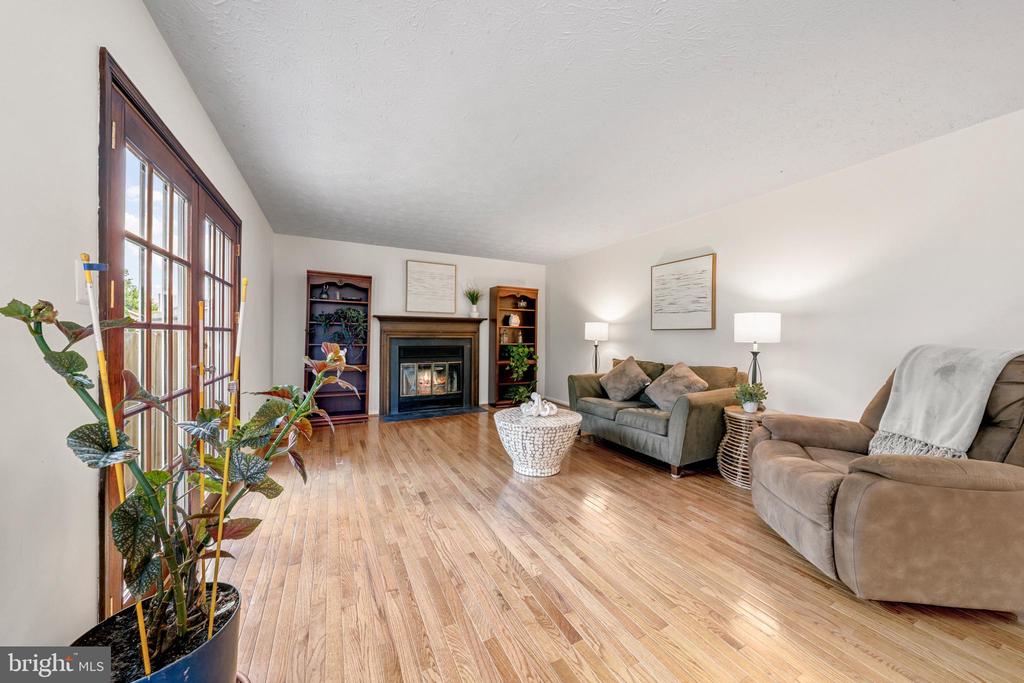1425 CELLAR CREEK WAY