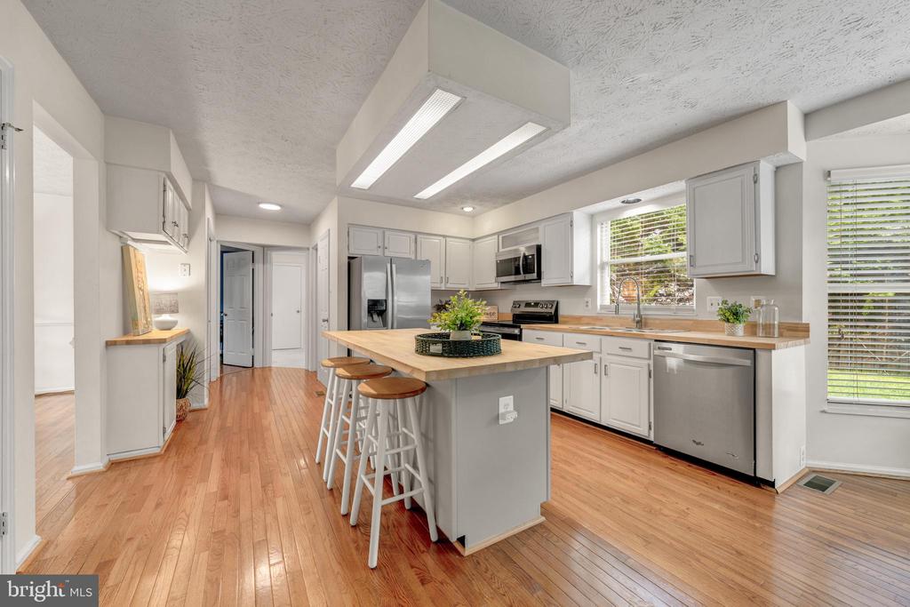 1425 CELLAR CREEK WAY