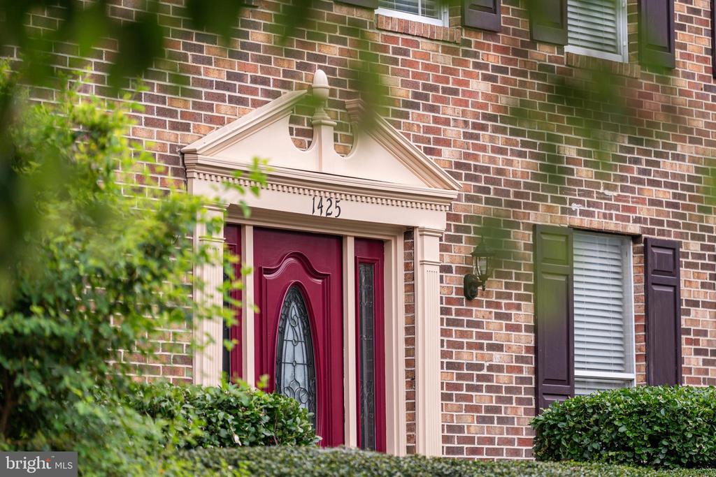 1425 CELLAR CREEK WAY