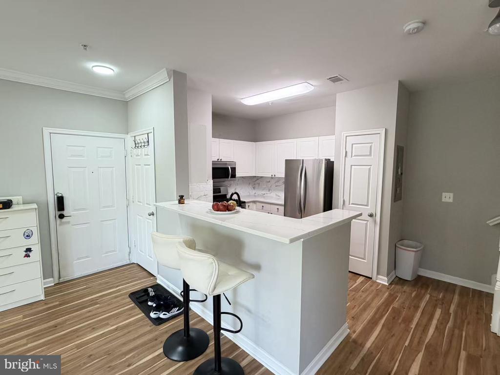 11353 ARISTOTLE DRIVE Unit: 8-305