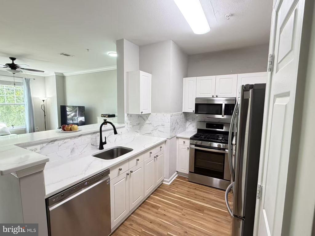 11353 ARISTOTLE DRIVE Unit: 8-305