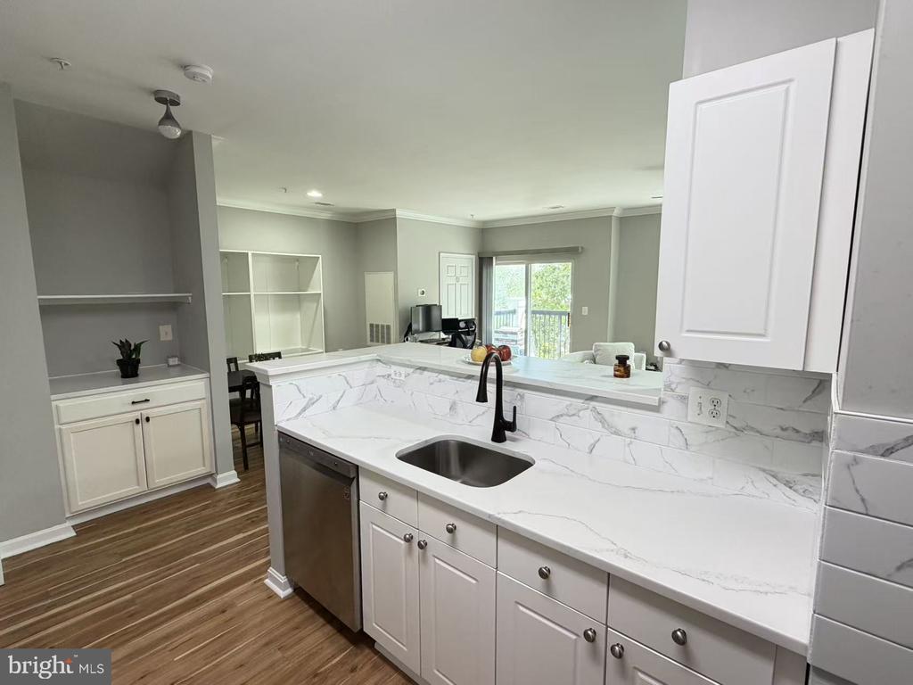 11353 ARISTOTLE DRIVE Unit: 8-305