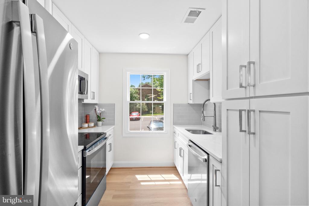 8530 BARRINGTON COURT Unit: 938