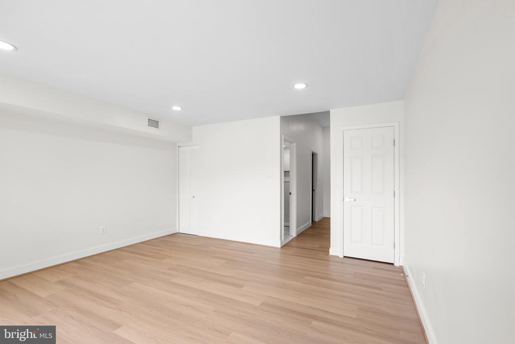 8530 BARRINGTON COURT Unit: 938