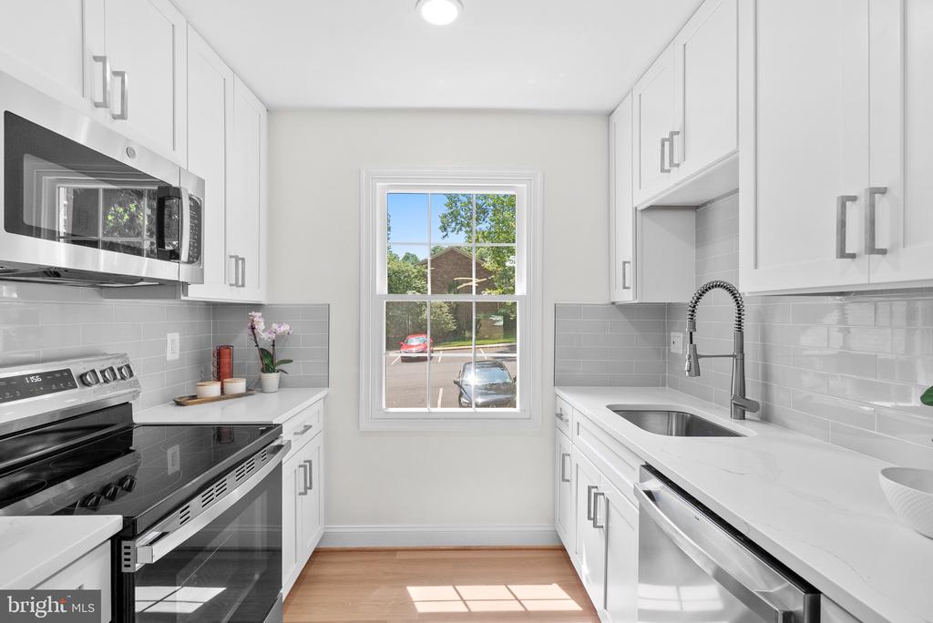 8530 BARRINGTON COURT Unit: 938