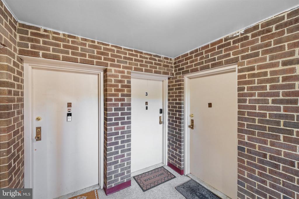 9730 KINGSBRIDGE DRIVE Unit: 3