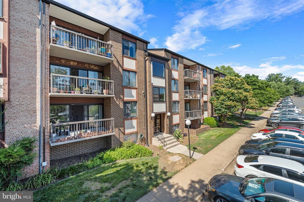 9730 KINGSBRIDGE DRIVE Unit: 3