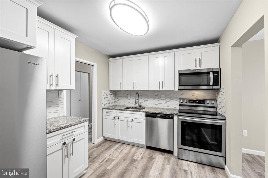 9730 KINGSBRIDGE DRIVE Unit: 3
