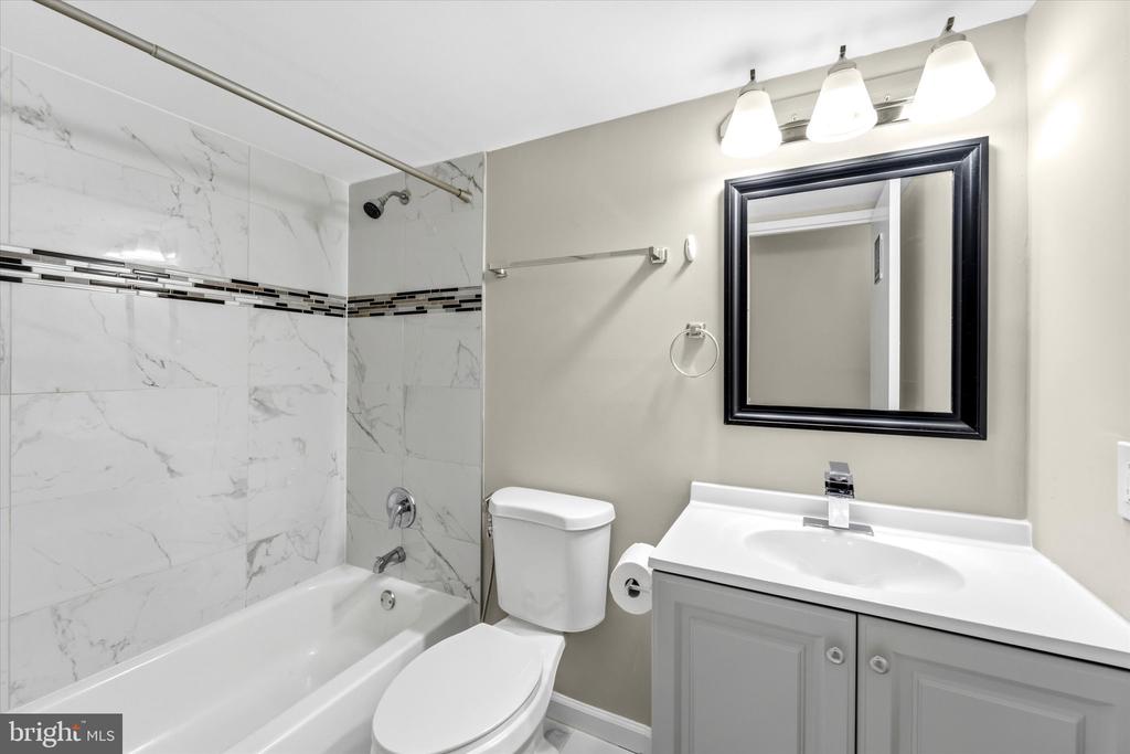9730 KINGSBRIDGE DRIVE Unit: 3