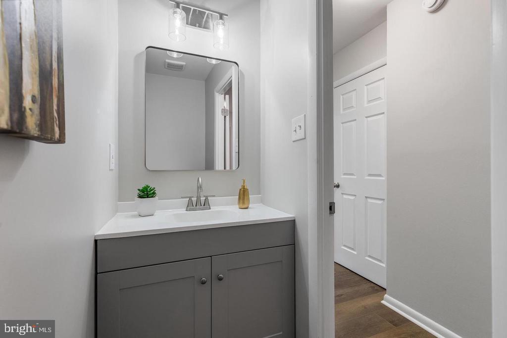 2256 GUNSMITH SQUARE