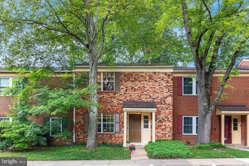 2256 GUNSMITH SQUARE