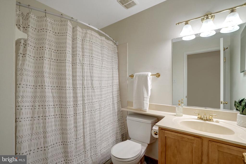 4503 LANTERN PLACE
