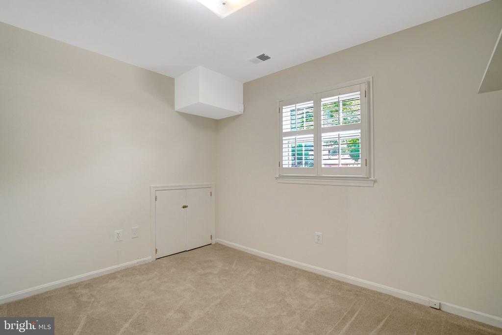 4503 LANTERN PLACE