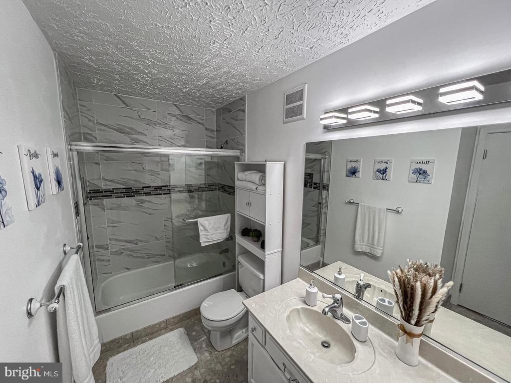 2239 HUNTERS RUN DRIVE Unit: 2239