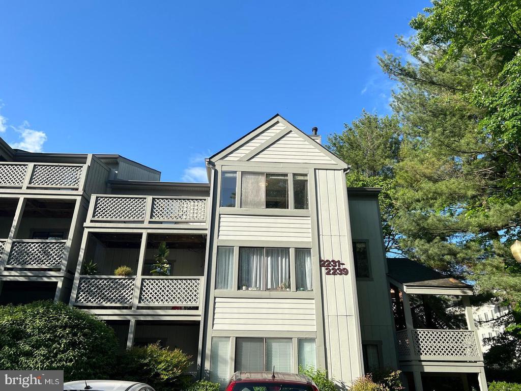 2239 HUNTERS RUN DRIVE Unit: 2239
