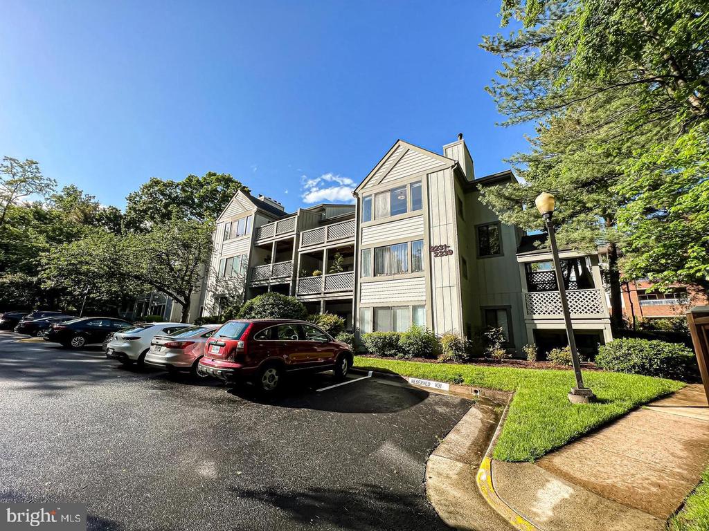 2239 HUNTERS RUN DRIVE Unit: 2239
