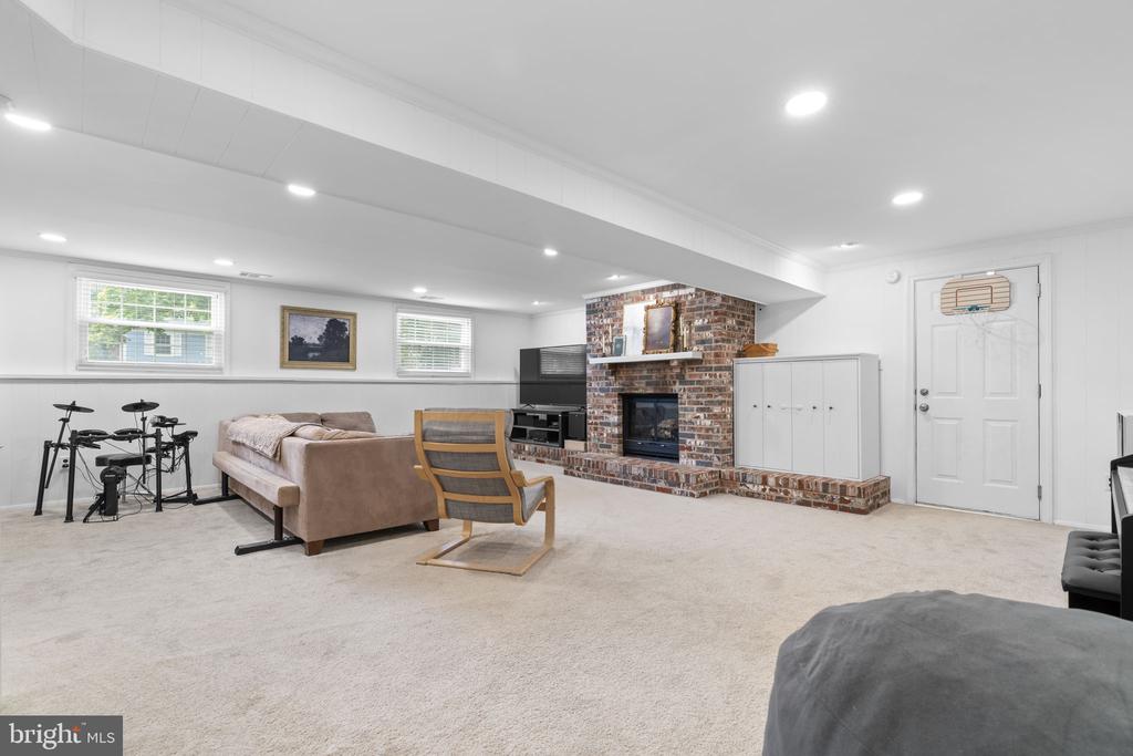 1236 SUMMERFIELD DRIVE