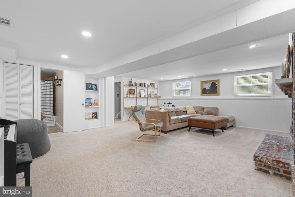 1236 SUMMERFIELD DRIVE
