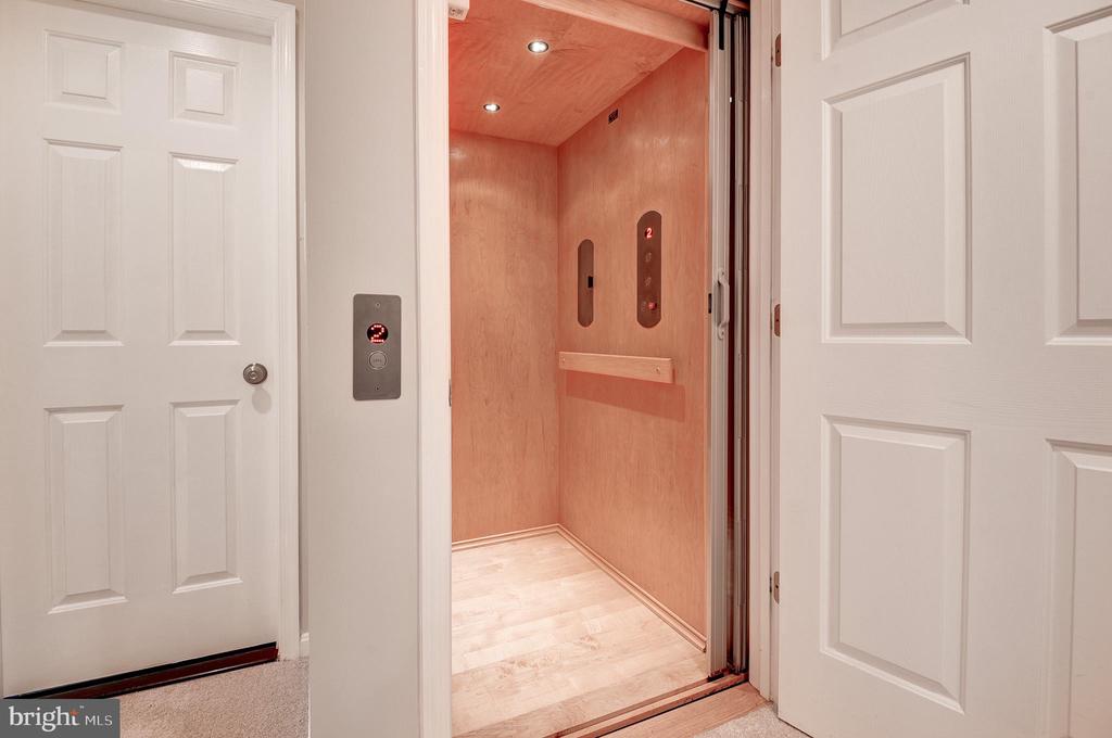 2669 OAKTON GLEN DRIVE