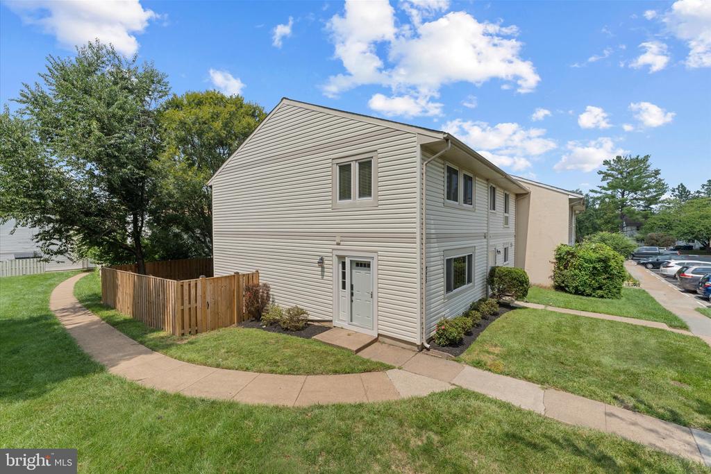 328 RENEAU WAY