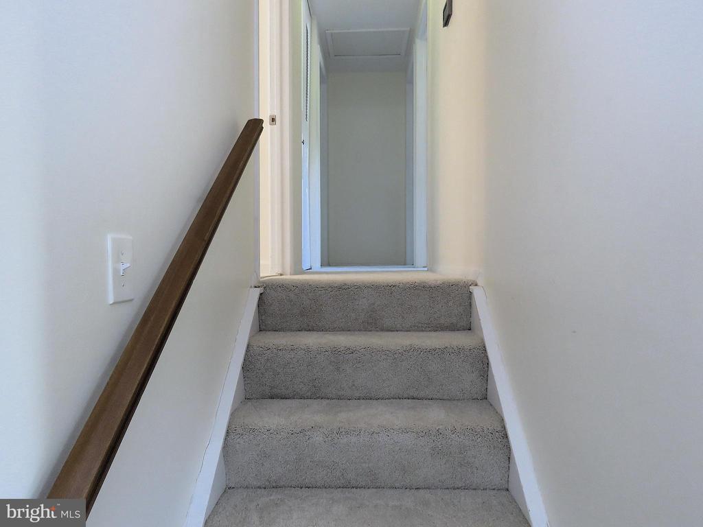 7125 VANTAGE DRIVE