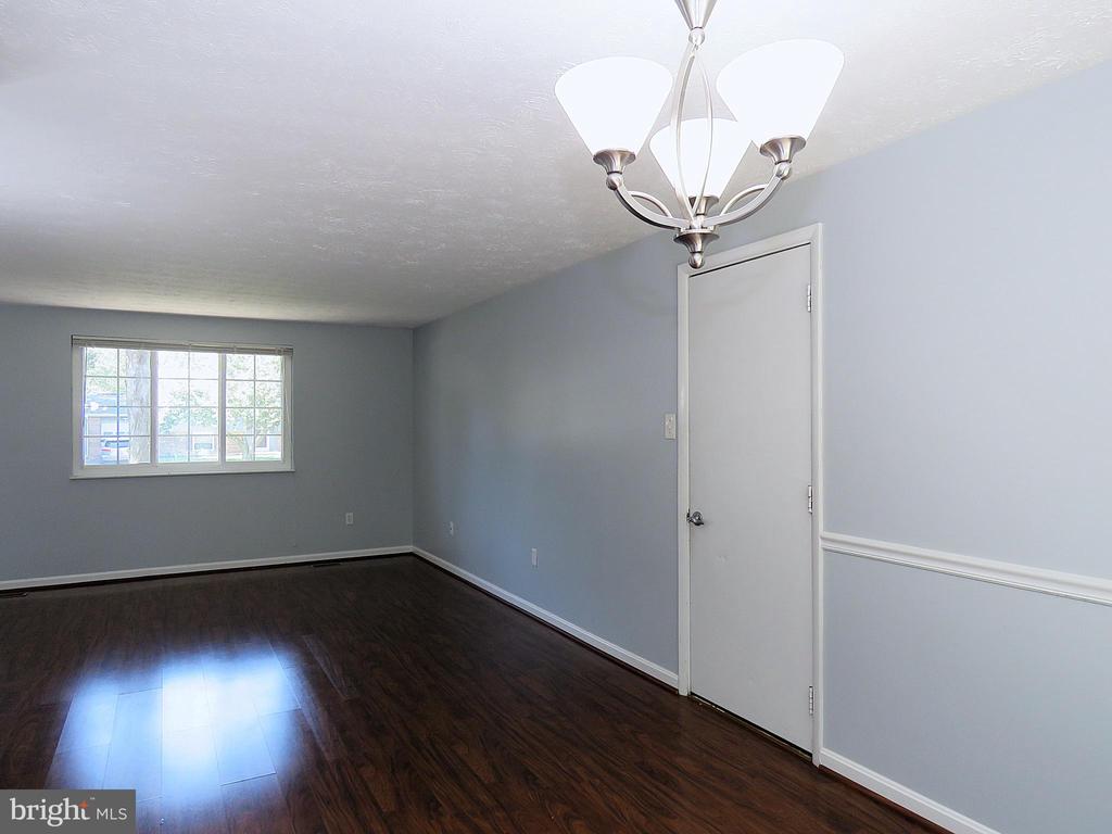 7125 VANTAGE DRIVE