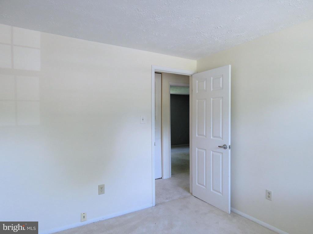 7125 VANTAGE DRIVE