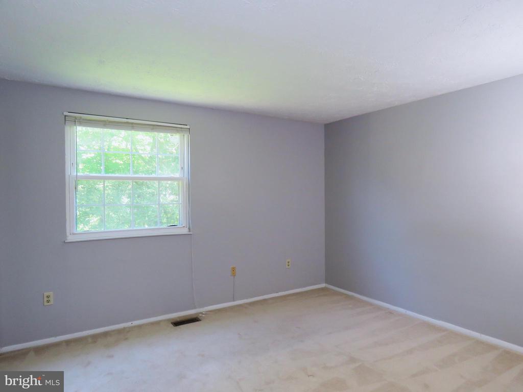 7125 VANTAGE DRIVE