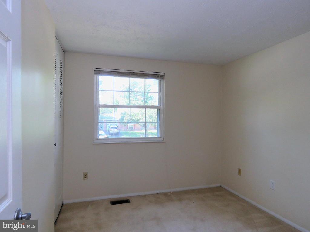 7125 VANTAGE DRIVE