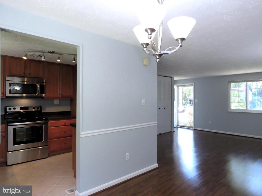 7125 VANTAGE DRIVE