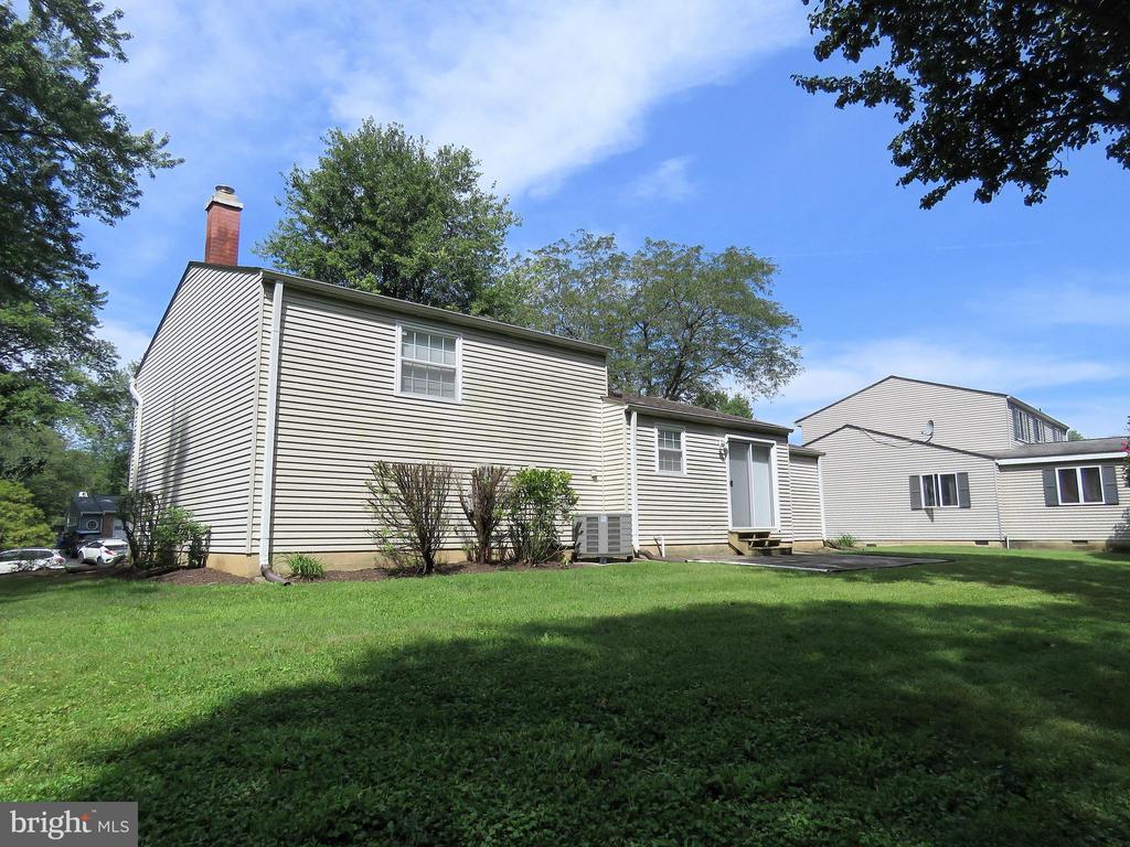 7125 VANTAGE DRIVE
